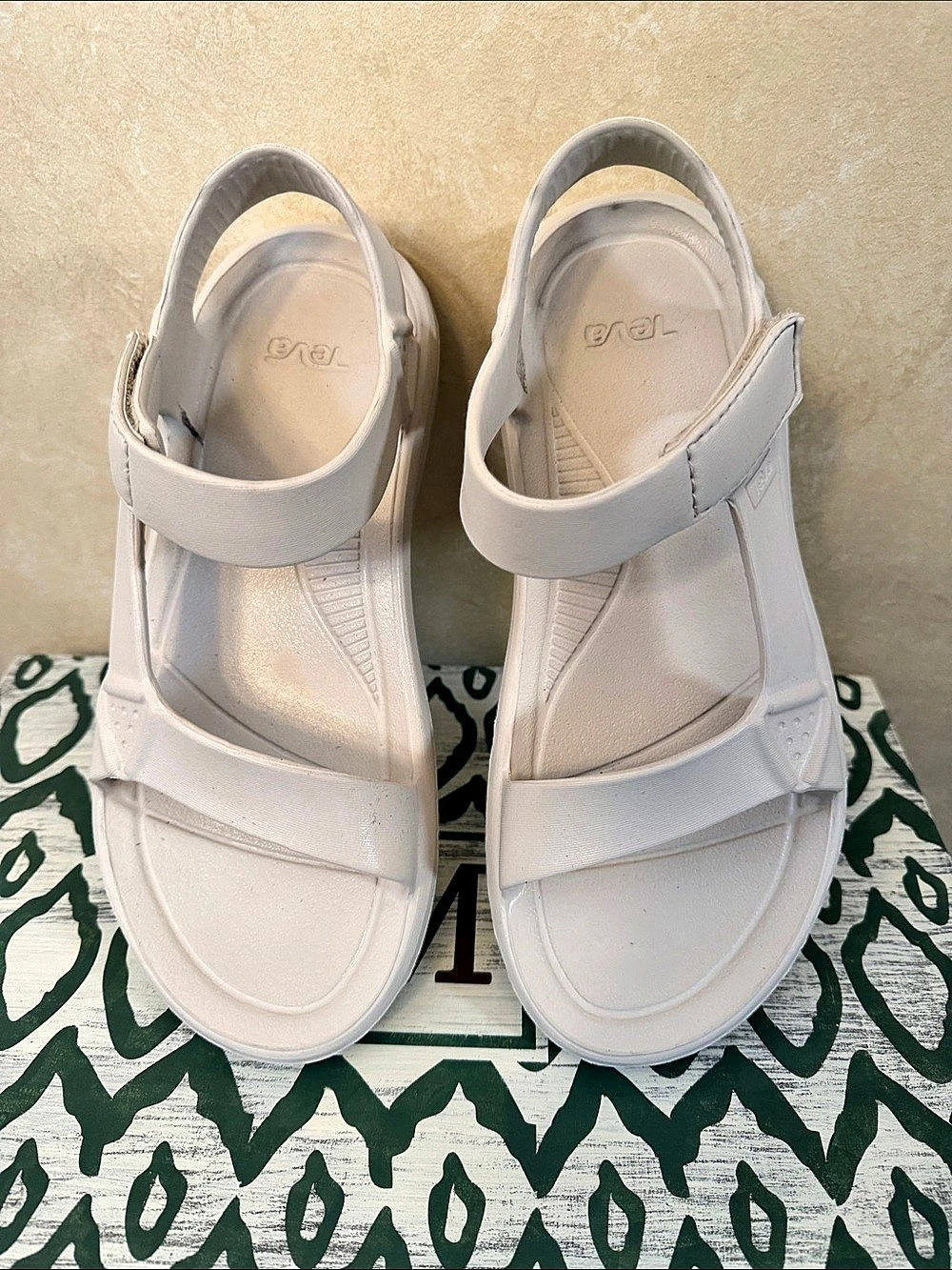Teva NEW Hurricane Drift Women's Ivory Sport Sandals - Size 9 - Never Worn